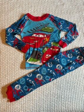 Disney Cars Lightning McQueen Pajama Set Boys Size 6